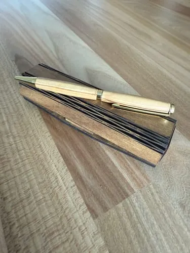Kassis Geschenkartikel Kugelschreiber Schreibset Olivenholz Box Gravur