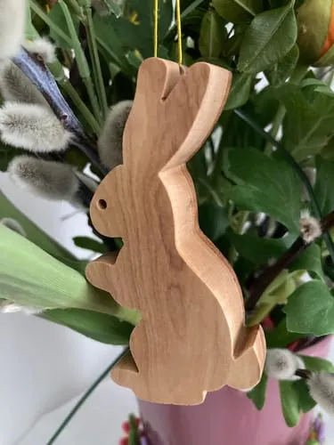 Kassis Osterhase Anhänger Olivenholz mit Rinde 9 cm